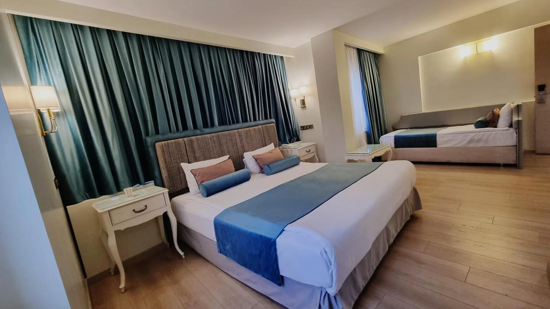 Taximtown Hotel Стамбул